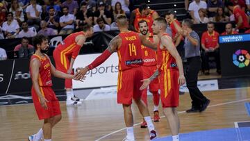 Baloncesto.- (Previa) La selecci&oacute;n afronta en M&aacute;laga su segunda prueba al completo y a la espera de los descartes
 
 Llull, Juancho y Willy Hernang&oacute;mez, y Pau Ribas durante el amistoso entre la selecci&oacute;n espa&ntilde;ola de balo