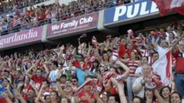 La afición del Granada en Los Cármenes.