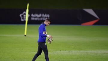 Iñaki Peña, en un entrenamiento del Barça durante la Supercopa de España.