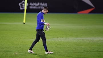Iñaki Peña, en un entrenamiento del Barça durante la Supercopa de España.