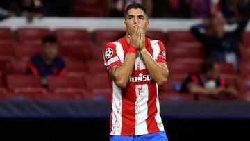 GRAF1456. MADRID, 15/09/2021.- El delantero del Atl&eacute;tico de Madrid Luis Su&aacute;rez, al t&eacute;rmino del partido de la primera jornada de la fase de grupos de la Liga de Campeones ante el Oporto disputado este mi&eacute;rcoles en el Wanda Metro