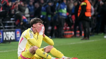Juventus' Italian defender #37 Nicolo Savona reacts at the end of the UEFA Champions League knockout phase play-off 2nd leg football match between PSV Eindhoven and Juventus at the Philips Stadion in Eindhoven on February 19, 2025. (Photo by NICOLAS TUCAT / AFP)