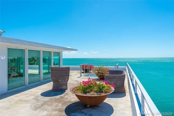 Una terraza en la azotea para obtener otra vista de las idílicas aguas que bañan la costa de Florida.