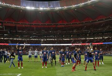 El Atlético celebró la Supercopa de Europa con su afición