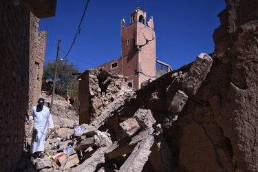 Minarete de la mezquita del pueblo afectada por el terremoto, a 10 de septiembre de 2023, en Moulay Brahim, provincia de Al Haouz (Marruecos).
