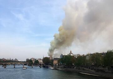 Devastador incendio de la catedral de Notre Dame, uno de los monumentos m¨¢s emblem¨¢ticos de Par¨ªs.