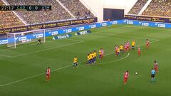 El espectacular gol de tiro libre de Luis Suárez ante Cádiz