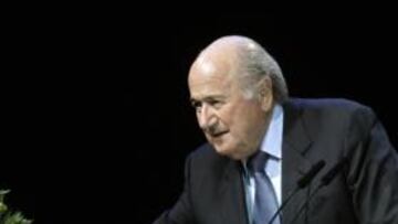 <b>CUATRO AÑOS MÁS. </b>Blatter, el reelegido presidente de la FIFA.