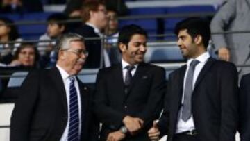 Nasser Al-Thani, junto a Moayad Shatat y Mart&iacute;n Aguilar, en el palco.