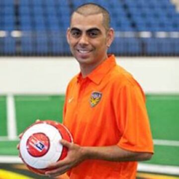 El 'Chile' Farías desarrolló su carrera como futbolista en Estados Unidos-. Jugó en el San José Clash de la MLS, y también en varios clubes de fútbol sala.