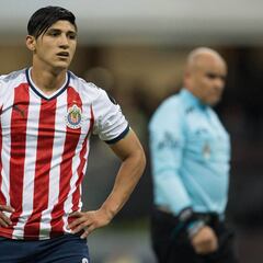 Alan Pulido insultó a una aerolínea por vuelo retrasado