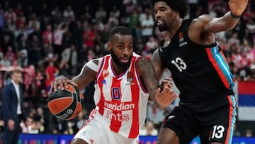Cody Miller-McIntyre y Kevarrius Hayes durante el París Basketball-Estrella Roja de la primera jornada de la Euroliga.