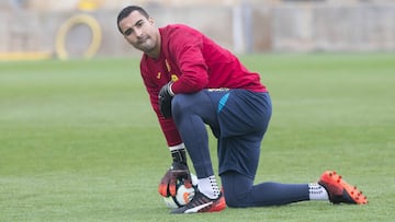 Asenjo durante un entrenamiento con el Villarreal.