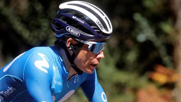 SANXENXO (PONTEVEDRA), 04/09/2021.- El corredor combiano Miguel Ángel López, del equipo Movistar team, durante la vigésima etapa de LaVuelta Ciclista a España, disputada este sábado entre Sanxenxo y Castro de Herville, con 202,2 km de recorrido.- EFE/Manuel Bruque