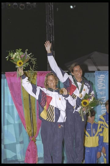 Theresa ya sabía lo que era ganar un oro. En Atlanta 1996 compitió junto a Begoña, que disputaba sus primeros juegos. El día anterior a la final aseguraron la medalla en vela clase 470, pero igualmente tenían que vigilar a las japonesas, que iban segundas en la clasificación general y amenazaban con quitarles la medalla. Pero no lo lograron y las aguas de Savannah coronaron con el oro olímpico a las regatistas españolas. 