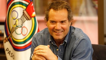 Arquitecto y dirigente deportivo. Actualmente es presidente de la Organización Deportiva Panamericana (Odepa) y miembro del Comité Olímpico Internacional (COI).
