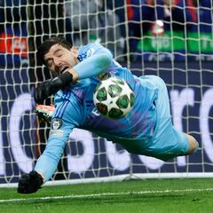 Courtois para... y dispara