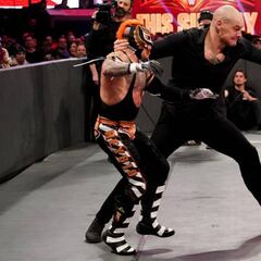 Rey Mysterio se lesiona el tobillo en el Monday Night Raw