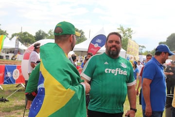 Aficionados en la Fan Zone.