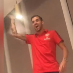 La canción que Ceballos eligió en su novatada ya presagiaba su exhibición ¡se ganó a la plantilla!