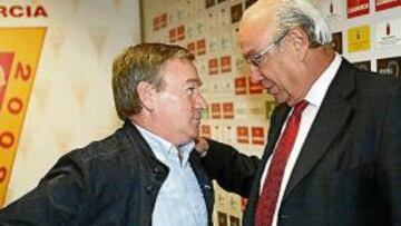 <b>APOYO INCONDICIONAL. </b>Samper vuelve a depositar su confianza en Javier Clemente pese a la crisis.