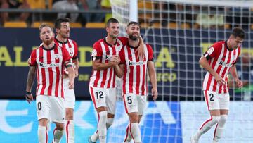CADIZ, SPAIN - AUGUST 29: Gorka Guruzeta of Athletic Club (3L) celebrates with teammates after scoring their team's fourth goal during the LaLiga Santander match between Cadiz CF and Athletic Club at Estadio Nuevo Mirandilla on August 29, 2022 in Cadiz, Spain. (Photo by Fran Santiago/Getty Images)
