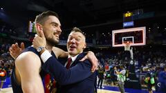 Jasikevicius felicita a Satoransky por la victoria.