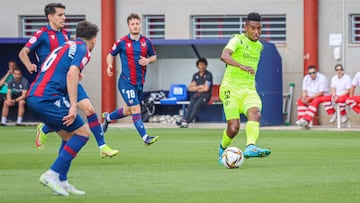 Imagen del partido entre el Atlético Levante y el Intercity.