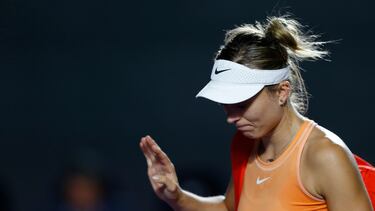 Badosa se despide de los aficionados al retirarse en el torneo de Guadalajara.