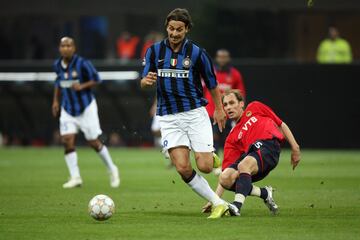 Llegó al Inter en agosto de 2006. Allí ganó 3 Scudettos y 2 Supercopas de Italia. Marcó 66 goles en 117 partidos.