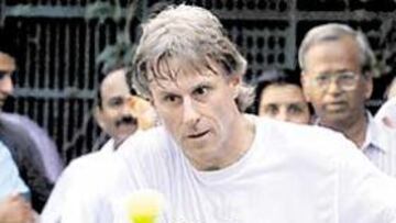 <b>EL DESHIELO DEL ICEBORG. </b>Poco a poco, Borg ha ido tomando contacto con la gente de la calle, como en esta exhibición en la India.