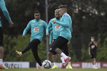 La Selección de Brasil realizó su primer entrenamientos en el estadio Metropolitano de Techo en Bogotá antes de viajar a Venezuela.