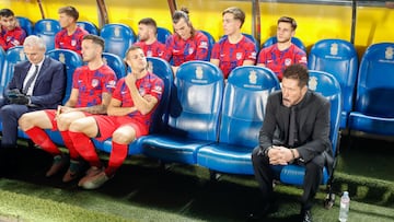 LAS PALMAS DE GRAN CANARIA, 03/11/2023.- El banquillo del Atl¨¦tico de Madrid durante el encuentro correspondiente a la jornada 12 de LaLiga EA Sports disputado entre la UD Las Palmas y el Atl¨¦tico de Madrid celebrado en el Estadio Gran Canaria este viernes. EFE/ Elvira Urquijo A.