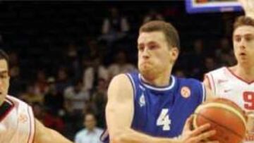 <b>SUSTITUTO</b>. El serbio puede significar la marcha del argentino Pepe Sánchez de las filas del equipo andaluz.