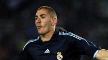 <b>PEGADA.</b> Benzema abrió el camino de la victoria del Real Madrid.