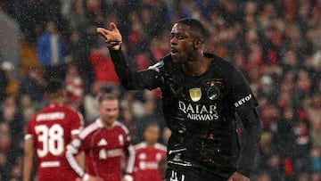 El PSG avanza, Salah llora su adiós