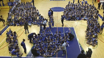 Un hist&oacute;rico. Los jugadores de la cantera del Estudiantes posan para la tradicional foto de familia del club que se realiza cada a&ntilde;o.