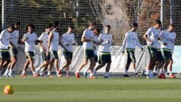 James y Benzema se entrenan y Benítez ya no tiene ni una baja