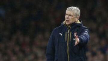 Wenger protesta durante un encuentro del Arsenal.