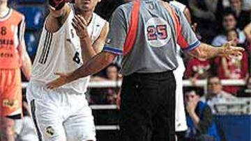 <b>MIRA AL FRENTE.</B> Victoriano asegura que el Madrid debe amarrar el playoff y llegar preparado al final.