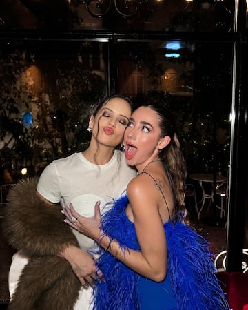 Rosalía junto a la influencer española, Lola Lolita.