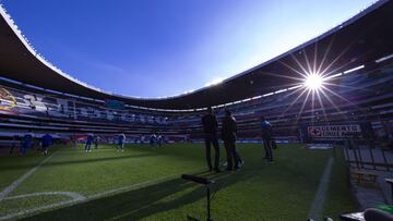 América y Cruz Azul ponen a prueba césped del estadio Azteca