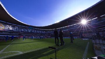 Am&eacute;rica y Cruz Azul ponen a prueba c&eacute;sped del estadio Azteca