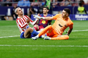 Griezmann perdonó delante de Joan tras un mal impacto en el remate. Falló cuando lo tenía todo a favor. 
