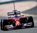 Fernando Alonso, un oasis rojo entre Mercedes en Bahrain