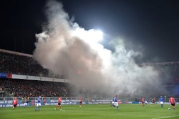 La suspensión momentánea del Italia-Albania por las bengalas