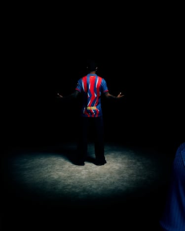 En el interior del cuello, tres círculos destacan los minutos en los que se marcaron esos goles: 14’, 58’ y 77’.