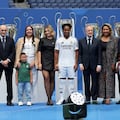27/07/24 REAL MADRID ACTO PRESENTACION DE ENDRICK COMO NUEVO JUGADOR
FLORENTINO PEREZ PRESIDENTE
FAMILIA