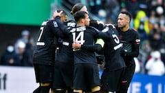 Los jugadores del PSG celebran uno de los goles al Saint-Etienne.