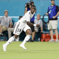 Zico: "Vinicius Junior necesita mejorar mucho su disparo"